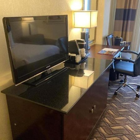 Radisson Hotel Austin - University Bagian luar foto