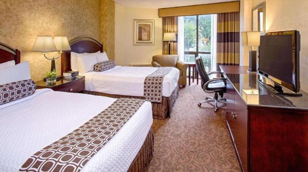 Radisson Hotel Austin - University Bagian luar foto