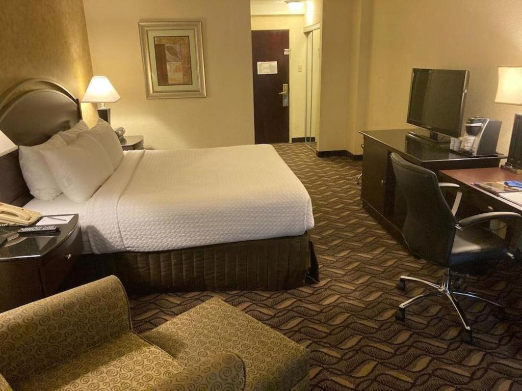 Radisson Hotel Austin - University Bagian luar foto