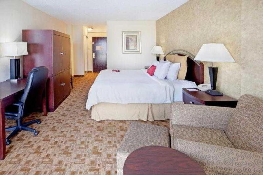 Radisson Hotel Austin - University Bagian luar foto