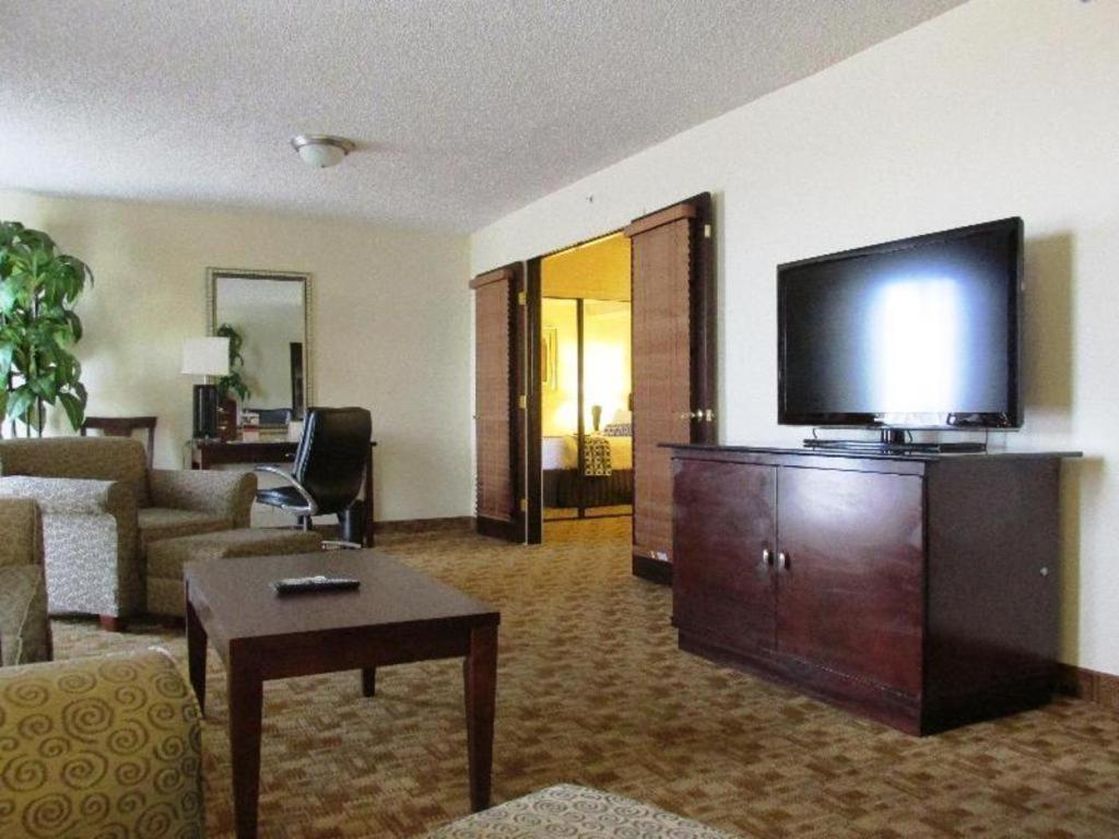 Radisson Hotel Austin - University Bagian luar foto