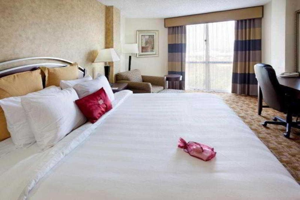 Radisson Hotel Austin - University Bagian luar foto