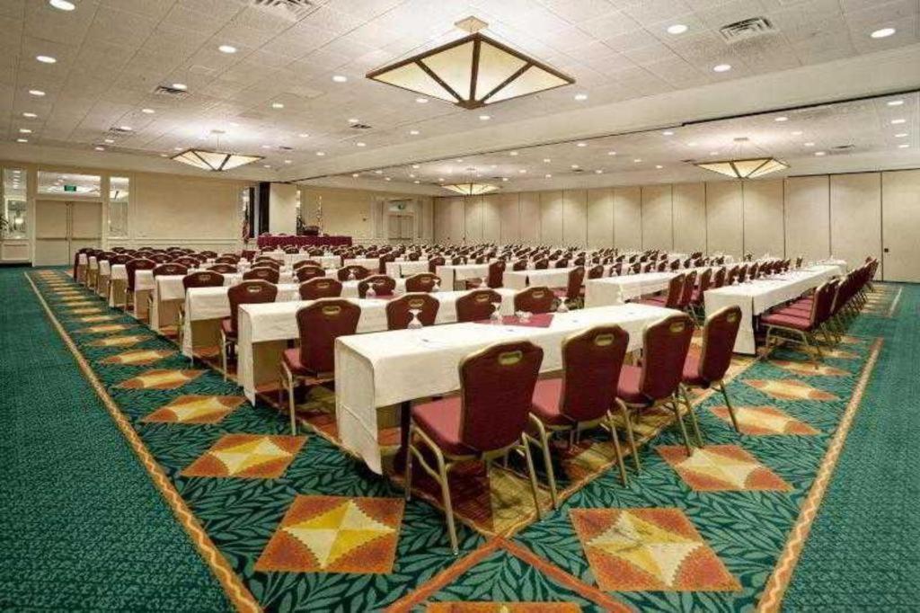 Radisson Hotel Austin - University Bagian luar foto
