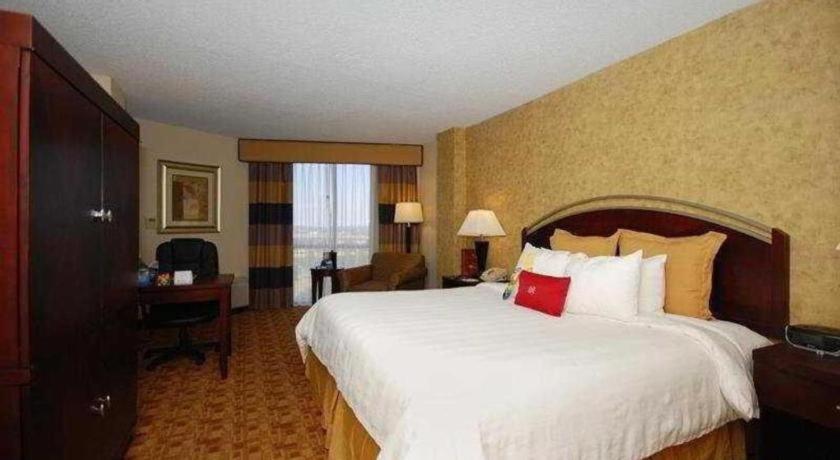 Radisson Hotel Austin - University Bagian luar foto
