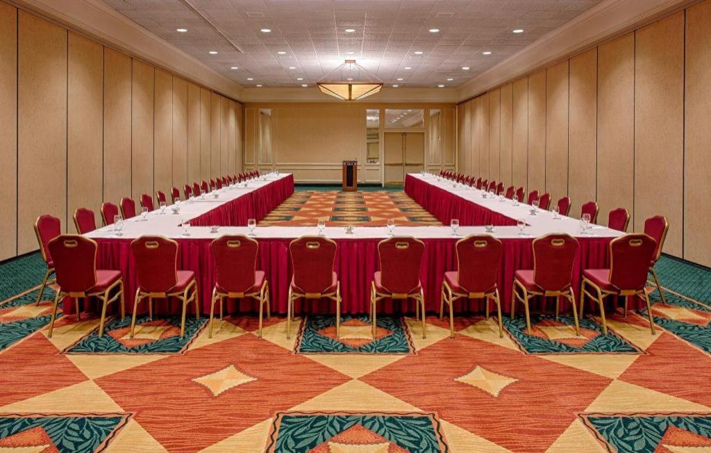 Radisson Hotel Austin - University Bagian luar foto